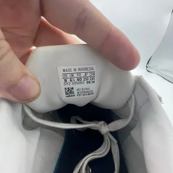 Adidas sneakers size 8 - Picture 6 of 6